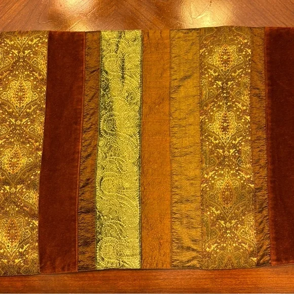 Crate & Barrel placemats set of 8 - Picture 1 of 3